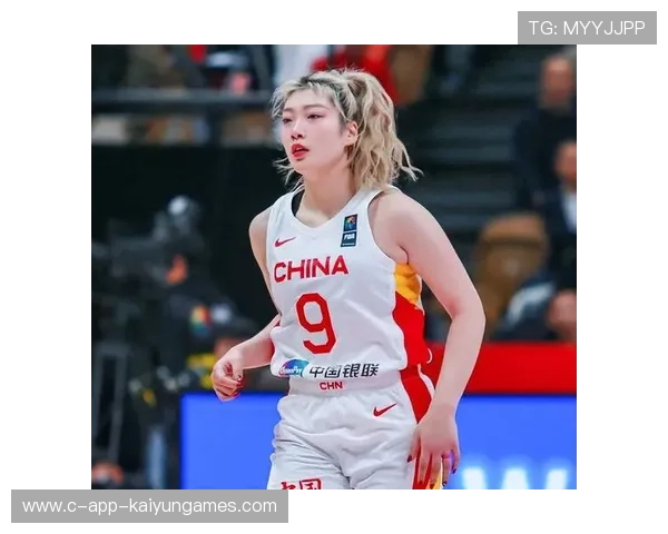 中国女篮内部比赛：李梦绝杀引欢呼